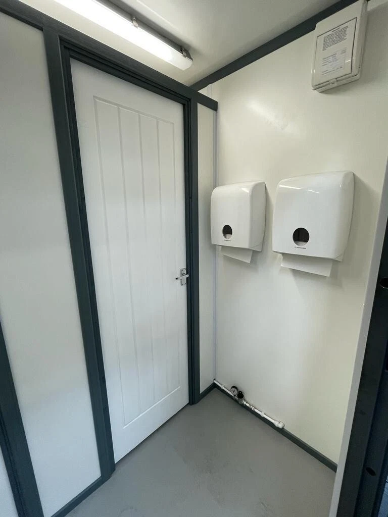 20ft x 8ft Refurbished Anti-Vandal Storage Container Toilet Block - Image 6