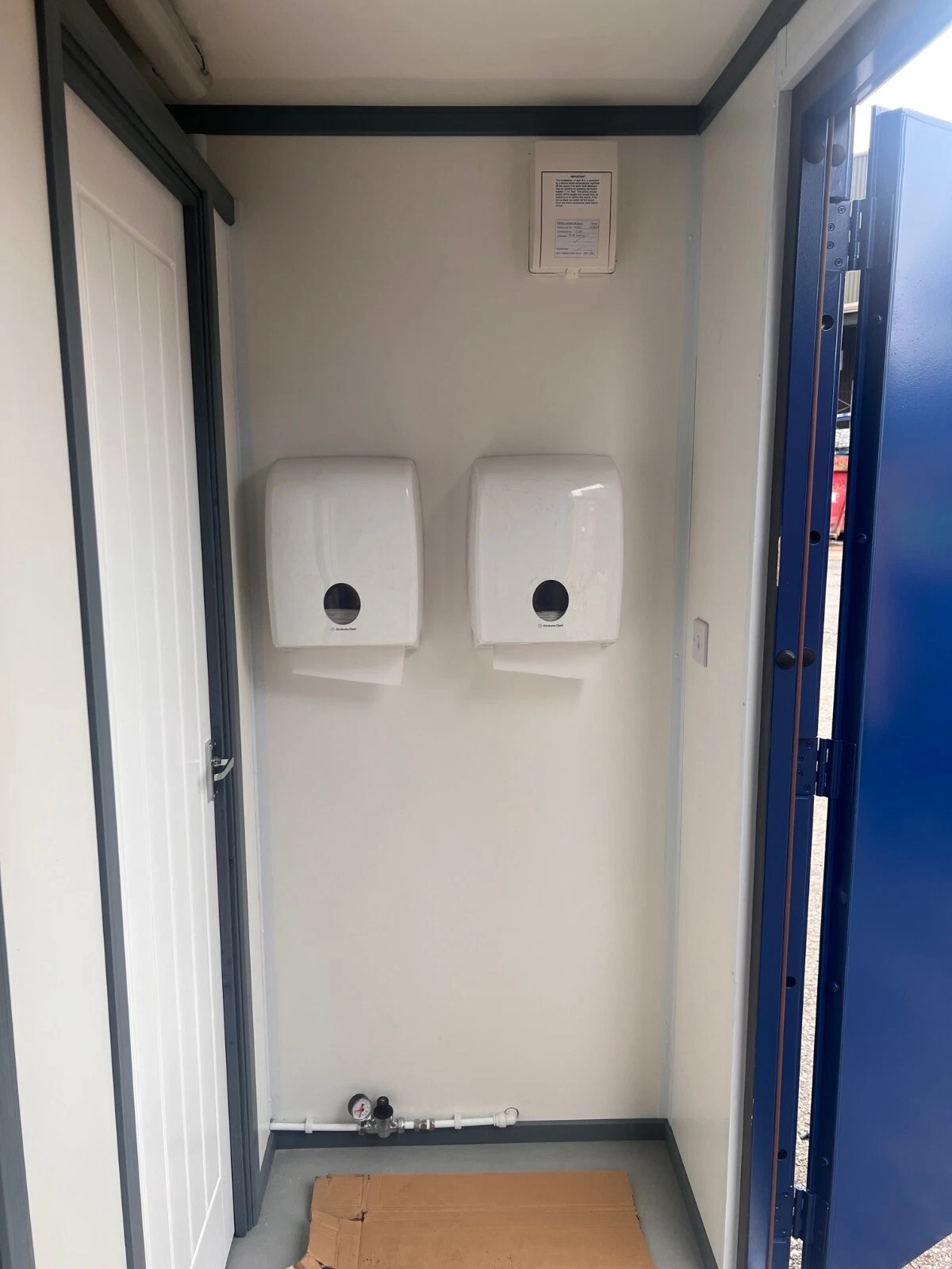 20ft x 8ft Refurbished Anti-Vandal Storage Container Toilet Block - Image 2